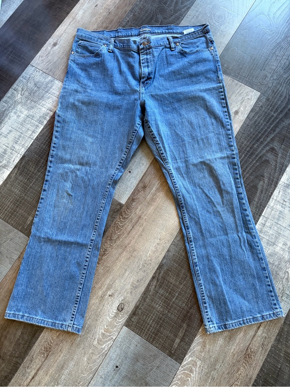 Cabela’s Women’s Size 18 Short Straight Leg Jeans Medium Wash Denim